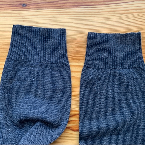 Banana Republic Grey 100% Extra Fine Merino Wool V-Neck Sweater - Picture 8 of 8